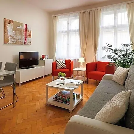 Vocelova Aparthotel 4*